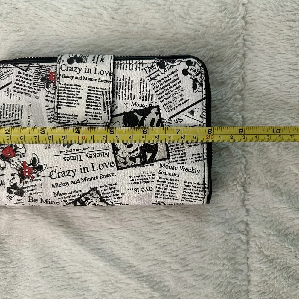 Disney Parks WDW Mickey & Minnie Mouse Sketch Wallet Zip Wristlet